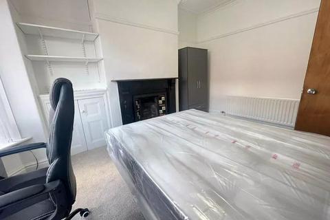 4 bedroom terraced house to rent, Acomb Street