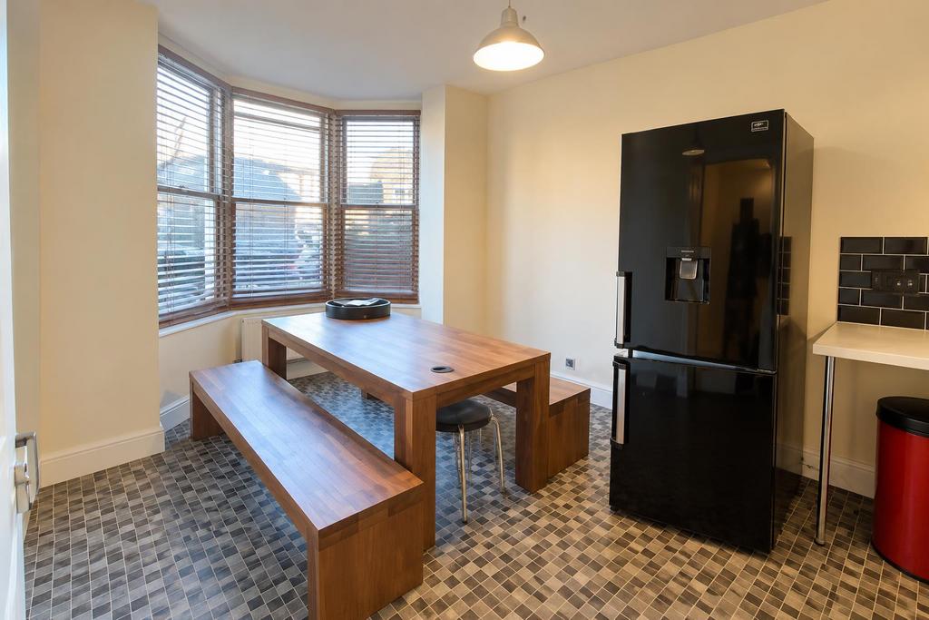 House in London - View 3
