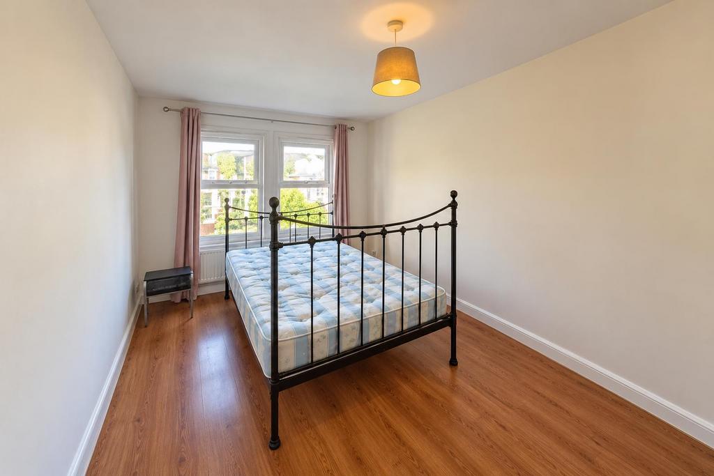 House in London - View 5