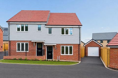 3 bedroom semi-detached house to rent, Forster Way, Stevenage SG1