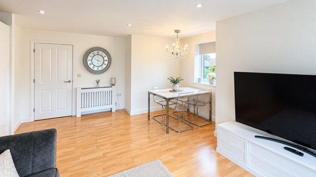 Apartment in Hornchurch - View 2