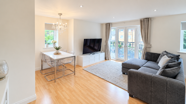 Apartment in Hornchurch - View 3