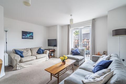 2 bedroom flat for sale, College Court, Dringhouses, York, YO24 1UG