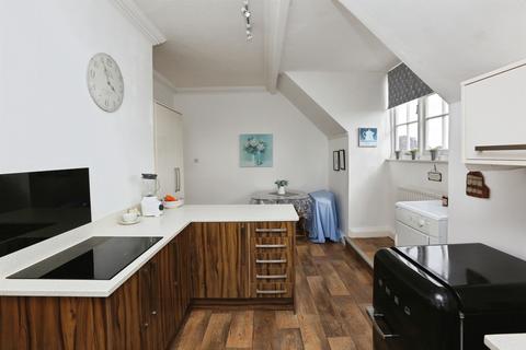 2 bedroom penthouse for sale, Catisfield Lane, Fareham