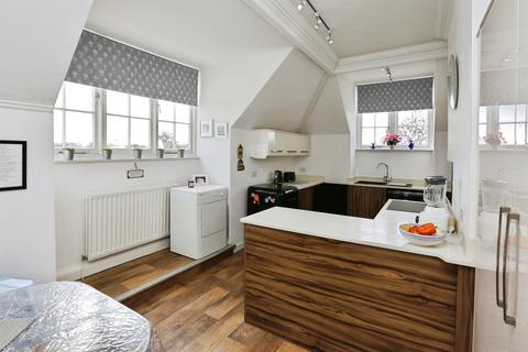 2 bedroom penthouse for sale, Catisfield Lane, Fareham