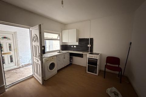 1 bedroom flat to rent, 88c Stratford Road, Birmingham B11 1AN