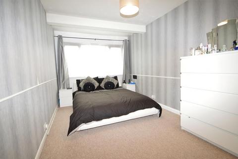 3 bedroom terraced house to rent, James Lane, London, E10