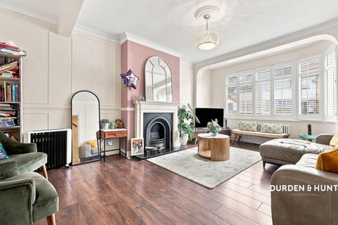 4 bedroom terraced house for sale, Westrow Drive, Barking, IG11