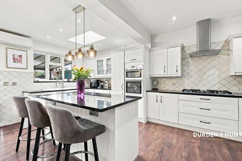 4 bedroom terraced house for sale, Westrow Drive, Barking, IG11