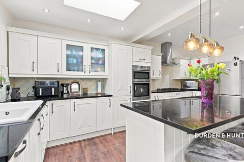 4 bedroom terraced house for sale, Westrow Drive, Barking, IG11