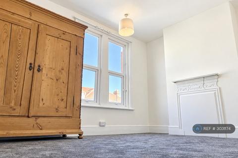 4 bedroom terraced house to rent, Edmund Road, Southsea, PO4
