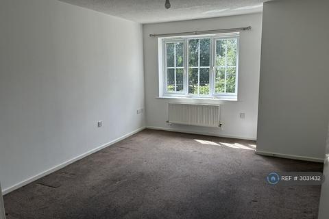 3 bedroom detached house to rent, Newcroft Drive, Manchester, M9