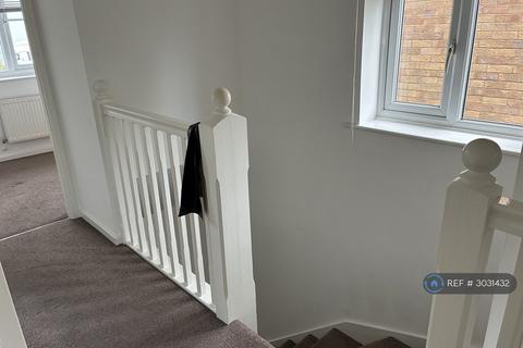 3 bedroom detached house to rent, Newcroft Drive, Manchester, M9