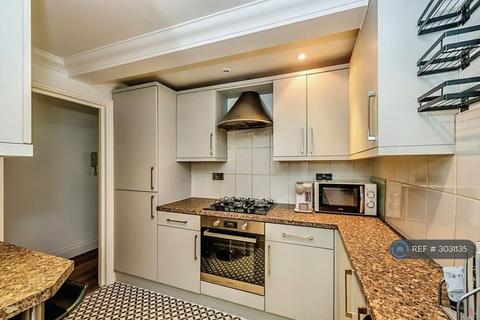 2 bedroom flat to rent, South Parade, Hampshire, PO4