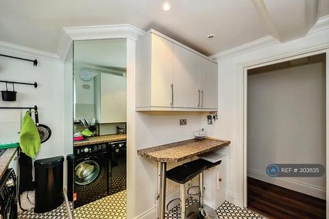 2 bedroom flat to rent, South Parade, Hampshire, PO4