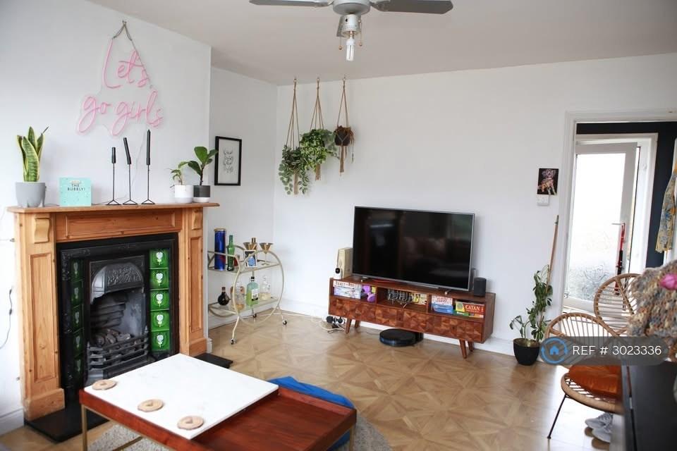House in Leeds, West Yorkshire - View 2