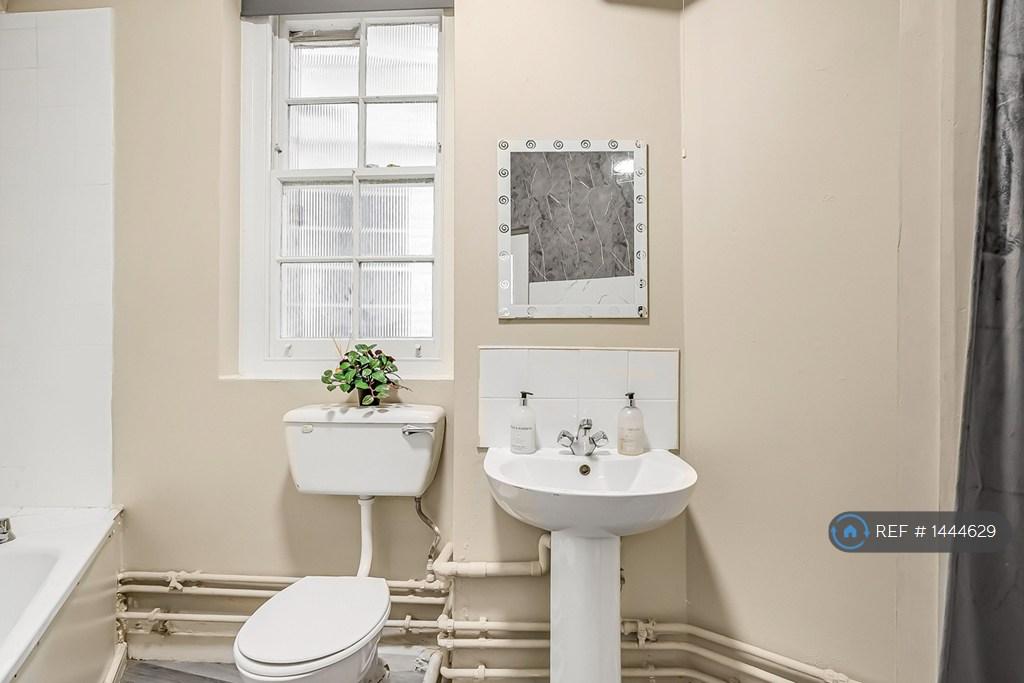 Apartment in London - View 4