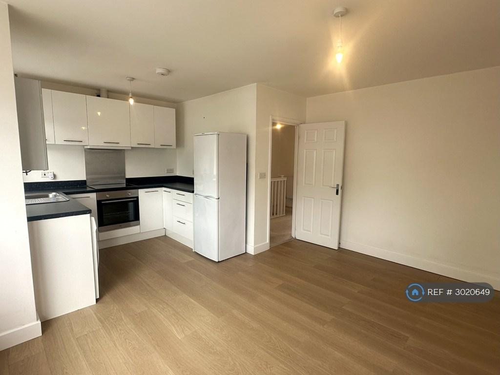 Apartment in Bristol, Horfield - View 3