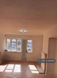 3 bedroom semi-detached house to rent, Monks Close, Ruislip, HA4