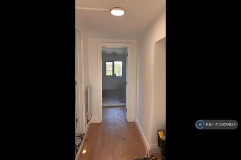 3 bedroom semi-detached house to rent, Monks Close, Ruislip, HA4
