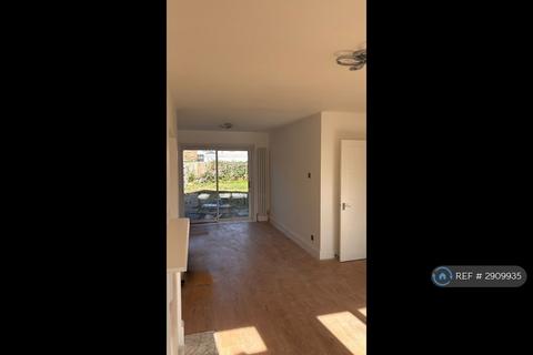 3 bedroom semi-detached house to rent, Monks Close, Ruislip, HA4