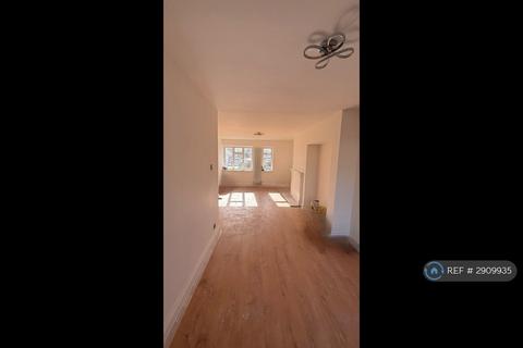3 bedroom semi-detached house to rent, Monks Close, Ruislip, HA4