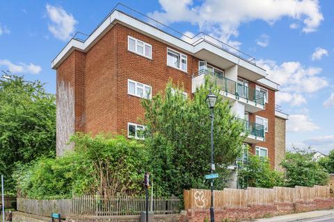 1 bedroom flat for sale, Gibbon Road, London SE15