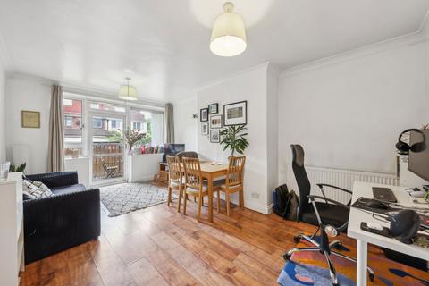 1 bedroom flat for sale, Gibbon Road, London SE15