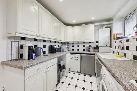 1 bedroom flat for sale, Gibbon Road, London SE15