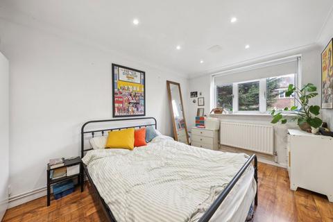 1 bedroom flat for sale, Gibbon Road, London SE15