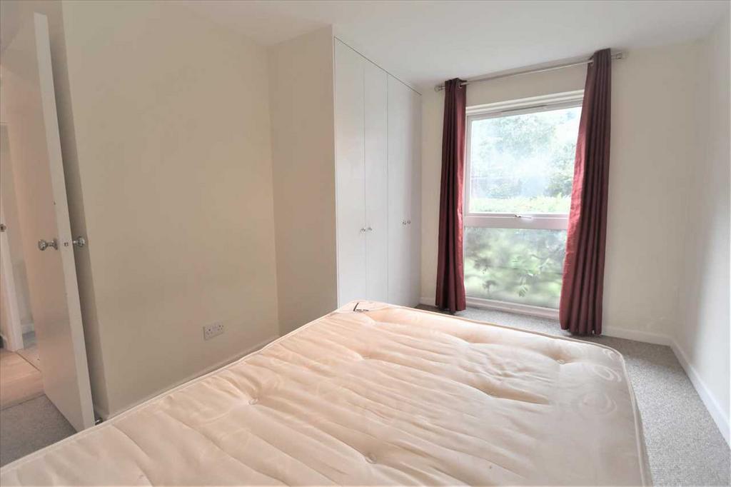 Apartment in Chiswick - View 4