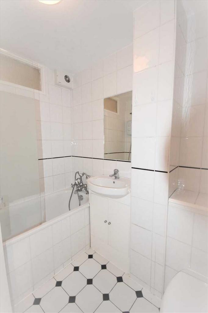 Apartment in Chiswick - More