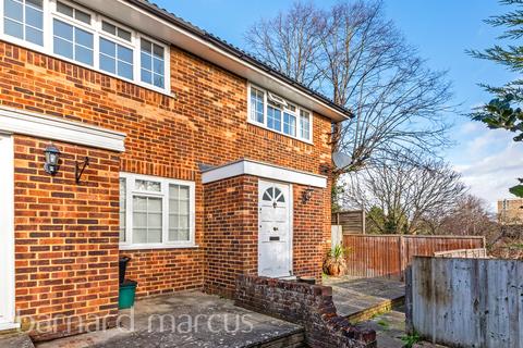 2 bedroom house to rent, Tapestry Close, SUTTON