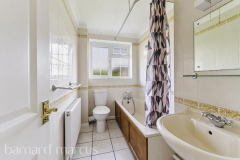 2 bedroom house to rent, Tapestry Close, SUTTON