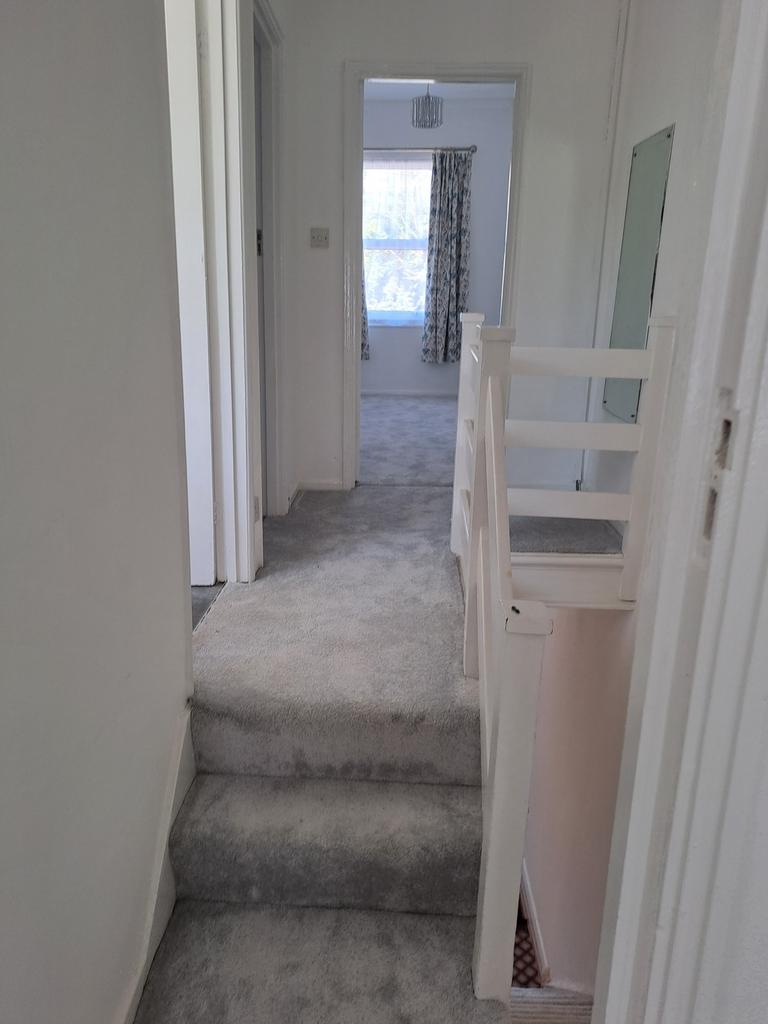 House in Croydon - View 4