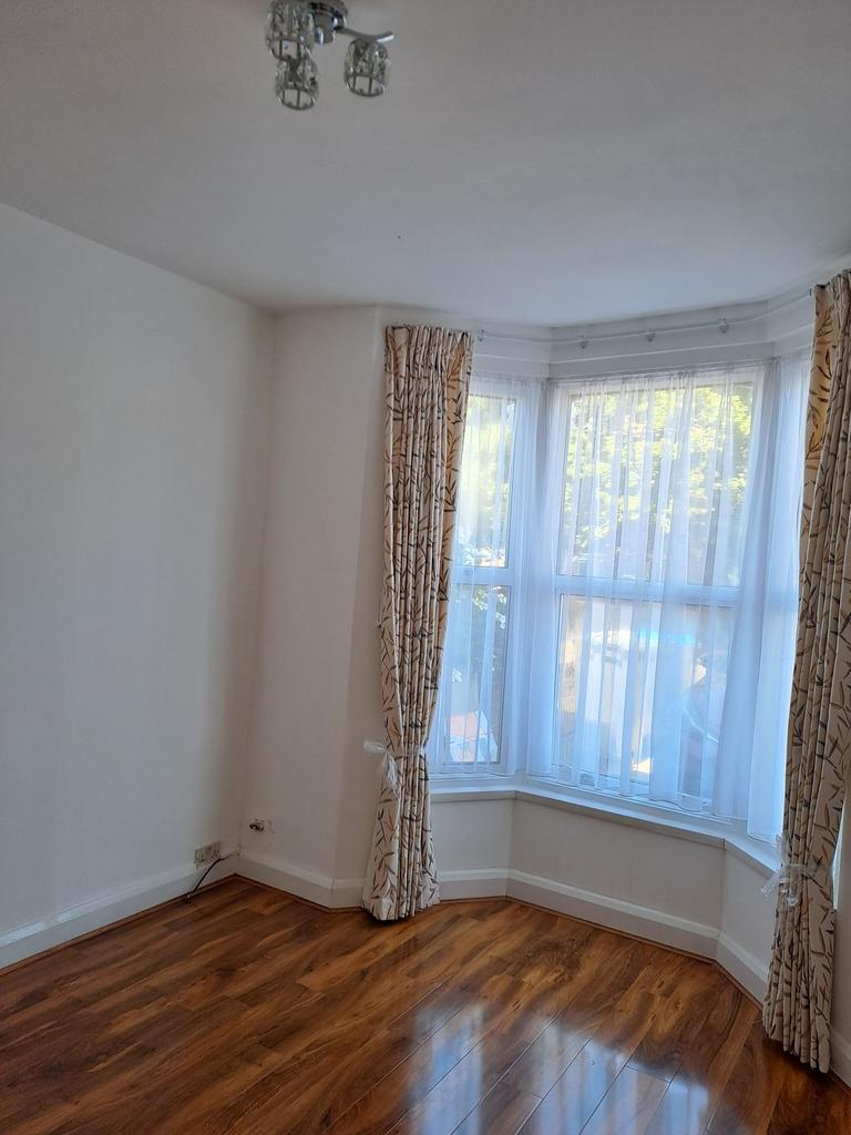 House in Croydon - More