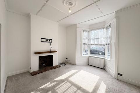 3 bedroom terraced house to rent, Violet Street, South Hylton, SR4