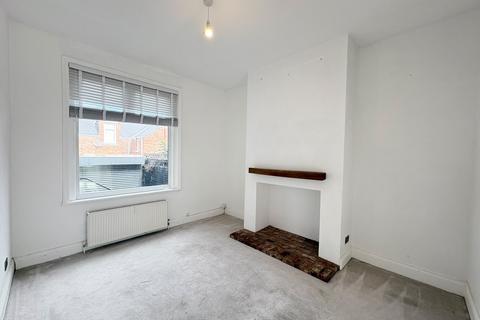 3 bedroom terraced house to rent, Violet Street, South Hylton, SR4