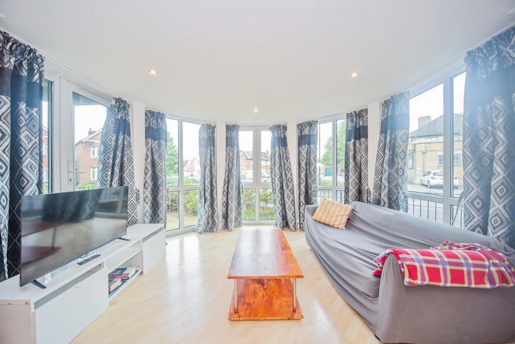 Apartment in Southampton - View 3