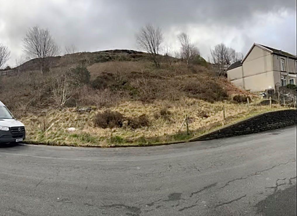 Teras Graig-yr-Eos, Tonypandy CF40 - View 4
