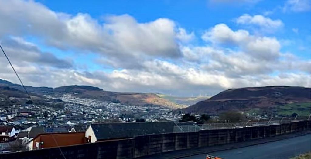 Teras Graig-yr-Eos, Tonypandy CF40 - View 5