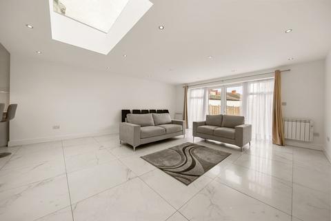 undefined, Ashburton Avenue, Ilford, IG3