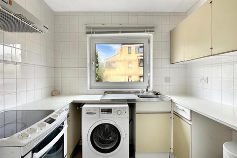 1 bedroom flat to rent, Beaulands Close, Cambridge CB4