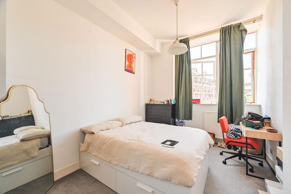 Apartment in London - View 5