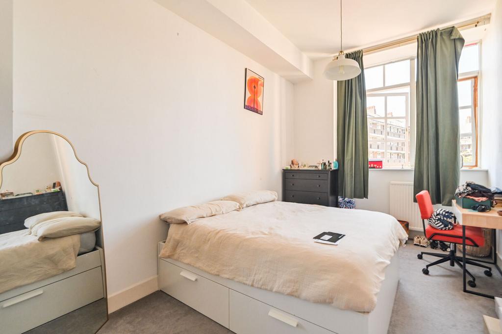 Apartment in London - View 3