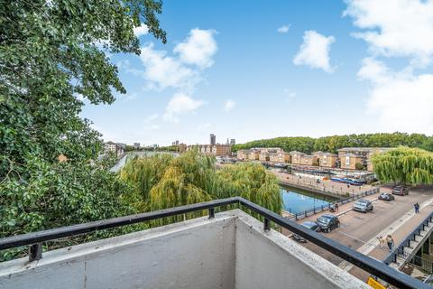 2 bedroom flat for sale, Princes Court, Surrey Quays, London, SE16