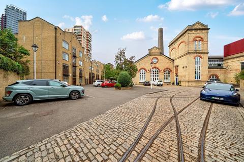 2 bedroom maisonette for sale, Pump House Close, London, SE16
