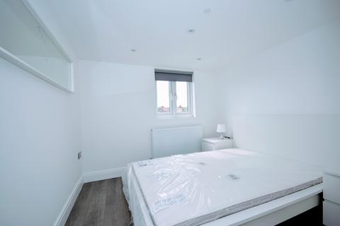 1 bedroom house of multiple occupation to rent, Henley Road, Ilford IG1