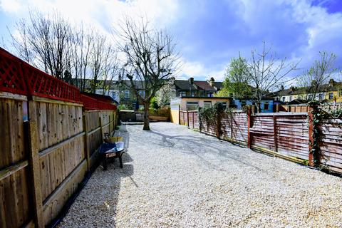 1 bedroom house of multiple occupation to rent, Henley Road, Ilford IG1