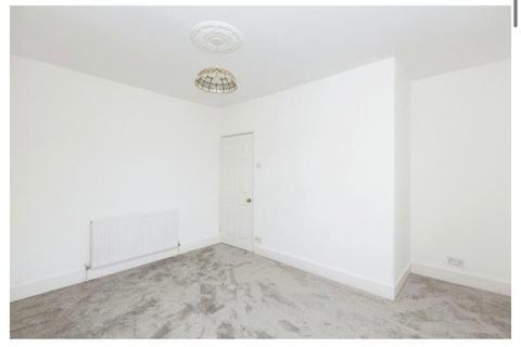 2 bedroom terraced house to rent, Sparsholt Road, Barking IG11